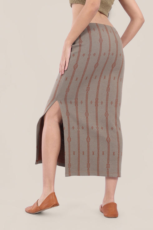Slim fitting jacquard skirt